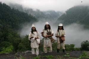 Indigenas en Ciudad Perdida - Turismo en Colombia