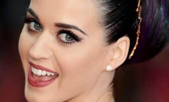 Katy Perry Besaría a varias famosas