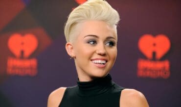 Miley Cyrus se rompió el coxis