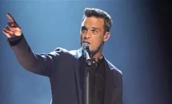 Robbie Williams intentó acuchillarse