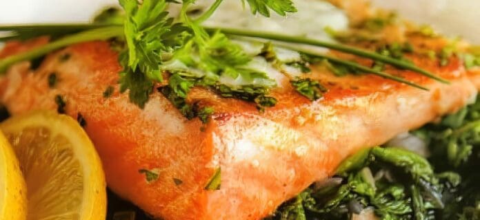 salmon-con-eneldo-y-espinacas
