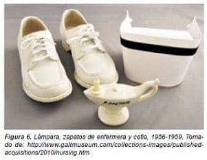 Lampara, zapatos de enfermera y cofia 1956