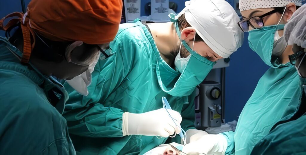 Tratamiento Quirúrgico del Cáncer de Colon y Recto
