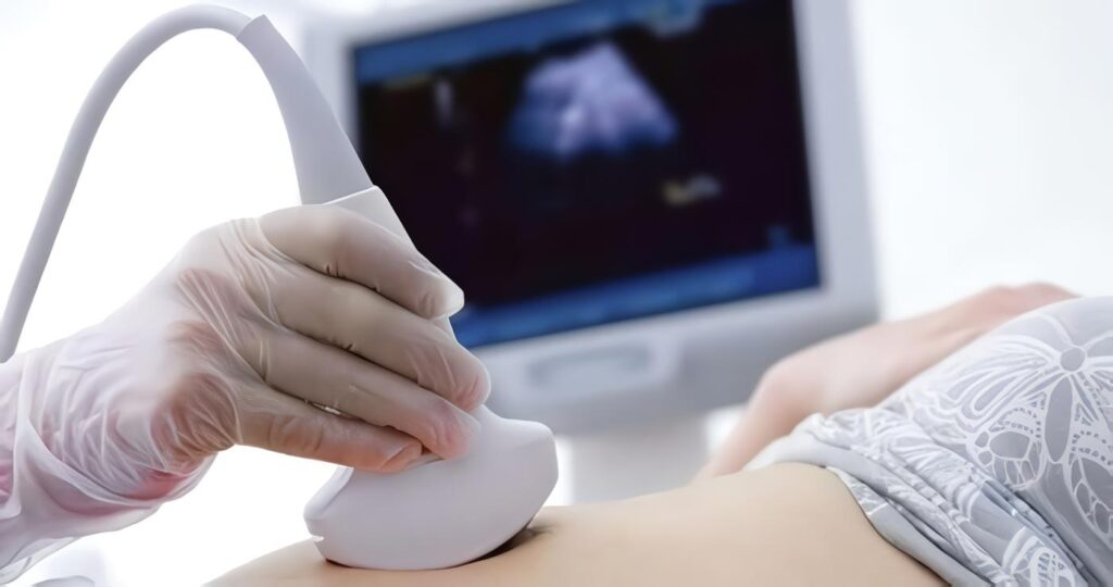 ¿Se Recomienda El uso de La Ecografía para determinar La Severidad del Compromiso del Feto con Pruebas Positivas para Infección por Toxoplasma?