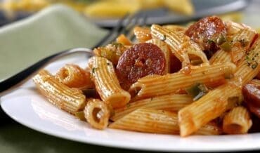 Macarrones con queso y chorizo