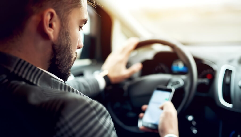 manejar sin distracciones - Evitar Accidente de tránsito