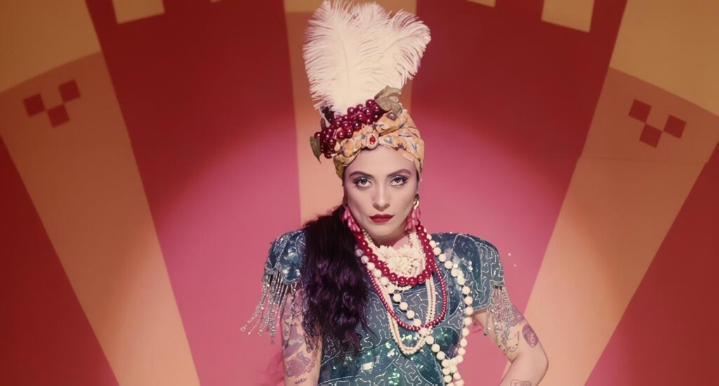 Por Qué Me Fui a Enamorar de Ti - Mon Laferte