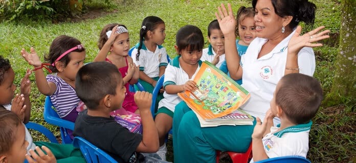 Reconocimiento a las Madres Comunitarias en Colombia