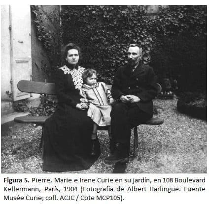 Pierre, Marie e Irene Curie en su jardín
