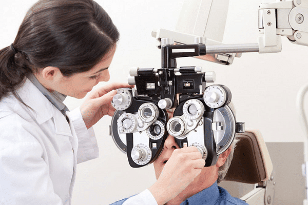 Examen de vista para lentes de aumento