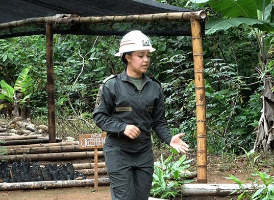 La cabo tercero Murillo lidera jornadas ambientales en la amazonía colombiana