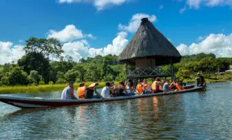 Turismo en el río Amazonas