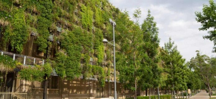 Integración de espacios verdes en construcciones urbanas