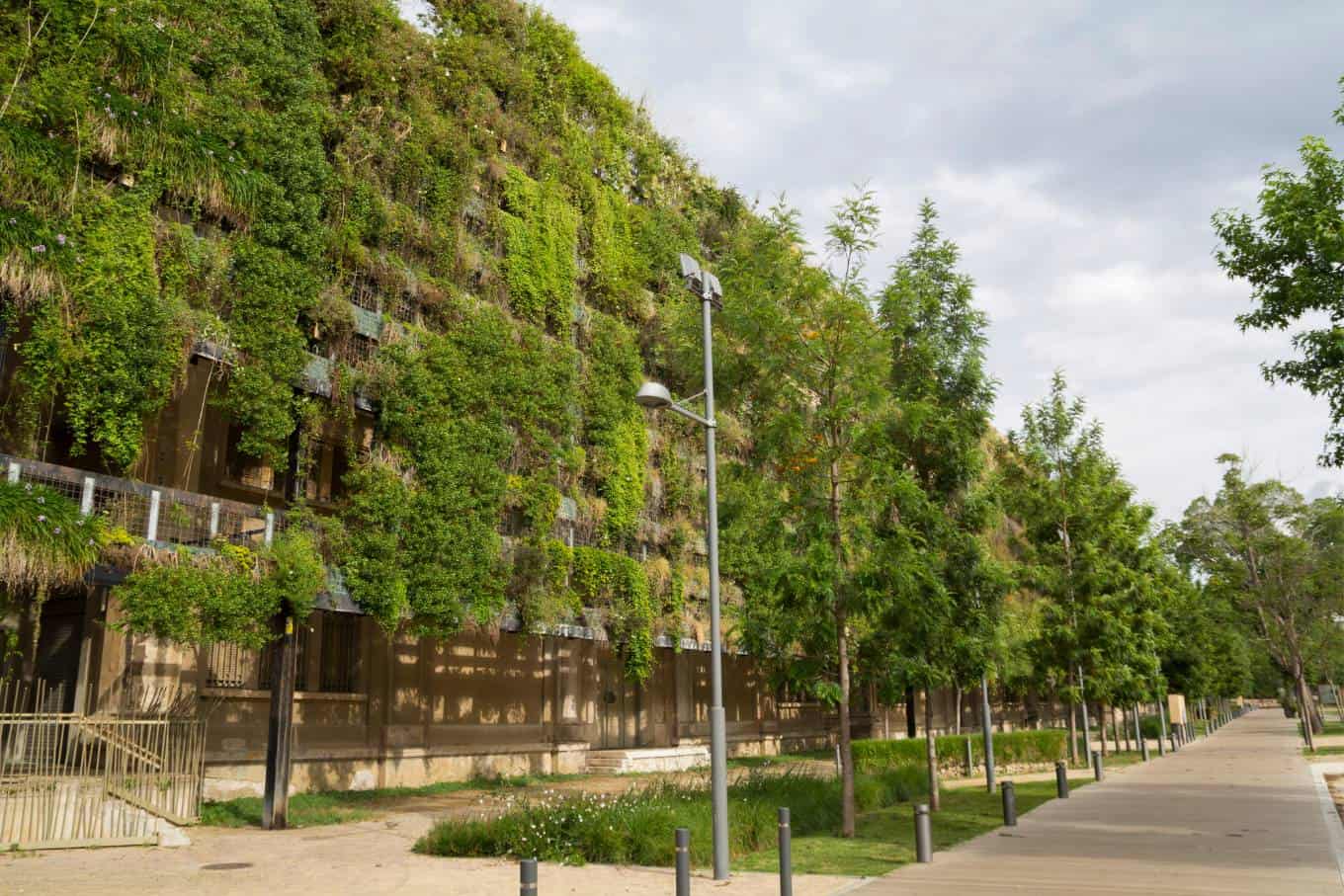 Integración de espacios verdes en construcciones urbanas