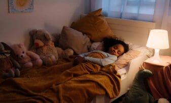 Cómo enseñar a un niño a dormir solo: guía completa para padres