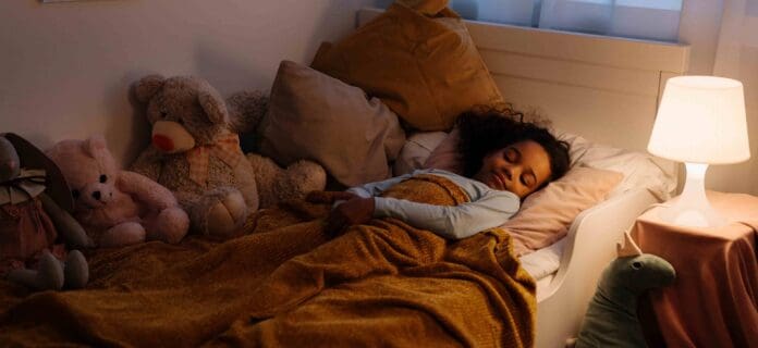 Cómo enseñar a un niño a dormir solo: guía completa para padres