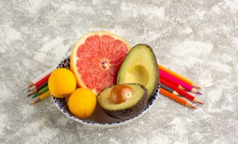 Dieta Balanceada con alimentos de color