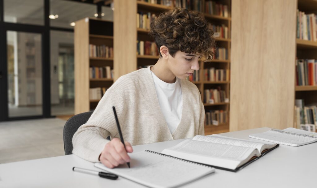 Cómo las herramientas digitales ayudan a los estudiantes a escribir mejor