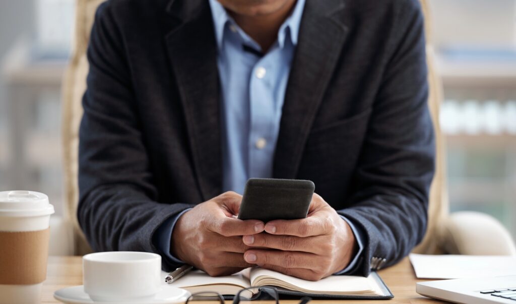 Multitarea y Eficiencia: Convirtiendo tu Dispositivo Móvil en una Oficina Inteligente