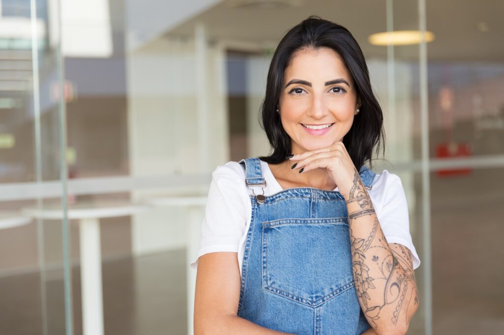 Mujeres emprendedoras en Colombia sobre ruedas: historias que están transformando la logística del país